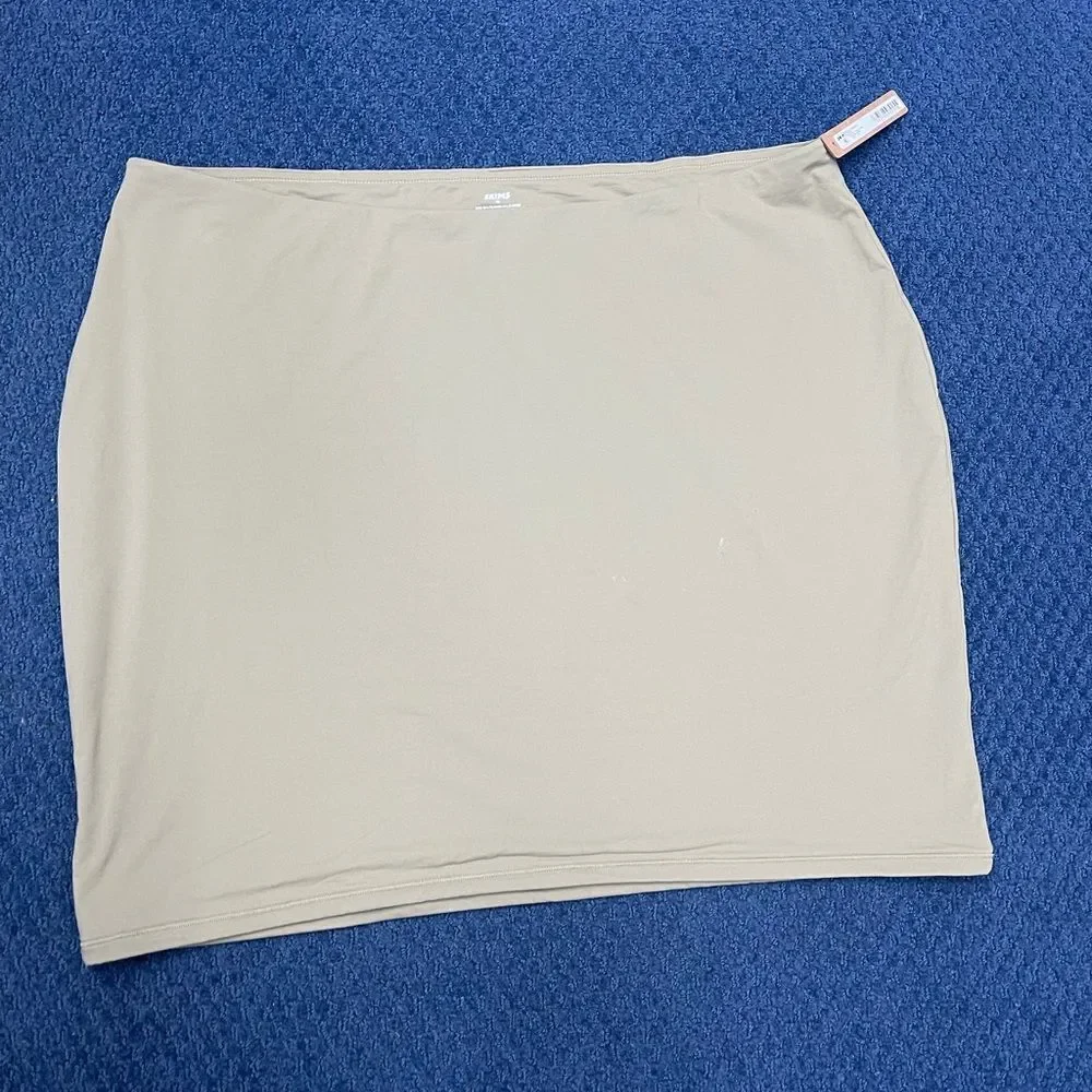 🌱SKIMS Skirt